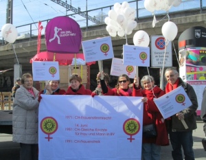 Members of ADF-SVF suisse are gathering for the march