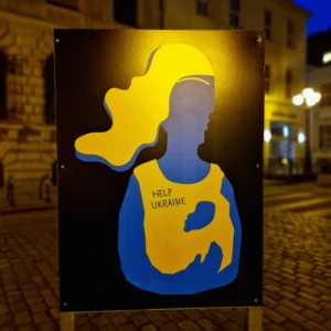Poster "Help Ukraine" by Agnieszka Dajczak exhibited in Szczecin in April 2022
